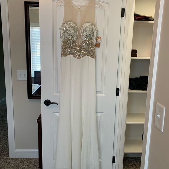 White Evening Gown Prom dress - Picture 2 of 7